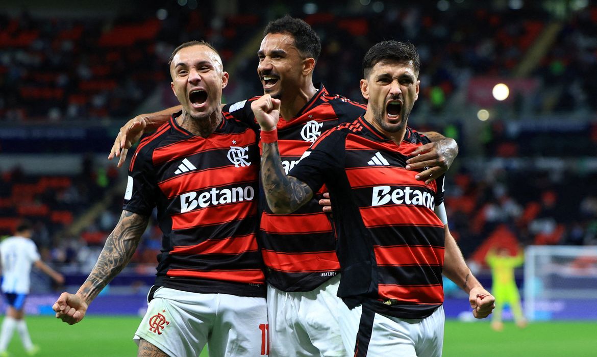 Flamengo enfrenta PSG em busca do título da Copa Intercontinental