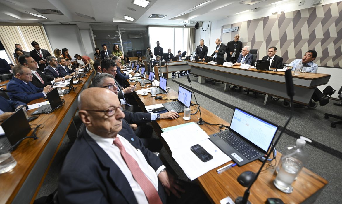 CCJ do Senado aprova PL da Dosimetria e plenário pode votar ainda hoje