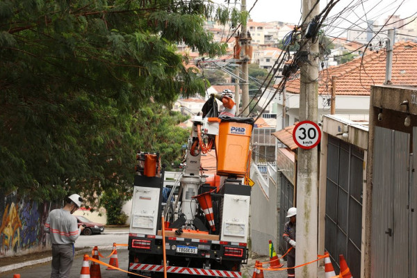 Enel anuncia R$ 10 bi em investimentos com foco em rede subterrânea
