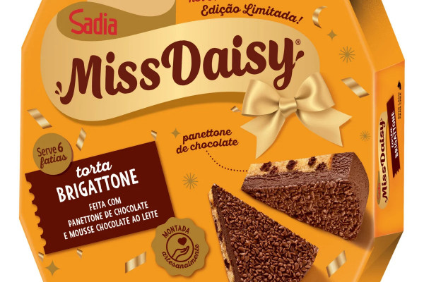 A Miss Daisy amplia seu portfólio natalino com a Torta Brigattone, uma sobremesa pronta que une a base de panetone de chocolate a um recheio cremoso de brigadeiro. Desenvolvida para consumo imediato, a novidade aposta na combinação de praticidade e indulgência, com massa macia, cobertura generosa de chocolate e confeitos. Com 470 g, o produto é pensado para sobremesas das festas, momentos em família ou como opção de presente no período de fim de ano. - Divulgação