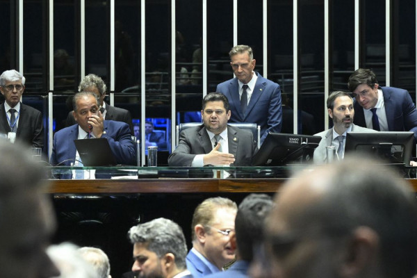 Senado aprova redução da pena de condenados pelo 8/1 e trama golpista