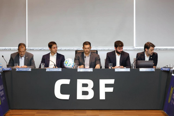 Diretoria da CBF, durante o conselho técnico da série A: mudanças pequenas para a temporada 2026