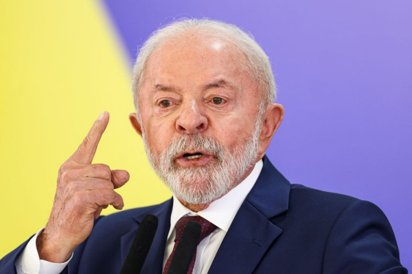 É possível negociar sem guerra, diz Lula sobre EUA e Venezuela