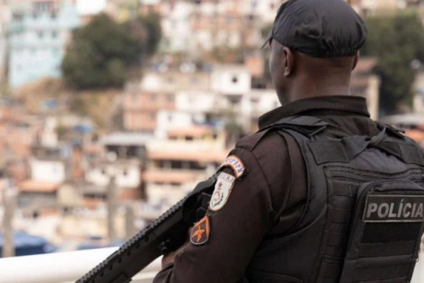 Alerj derruba vetos e restabelece gratificação faroeste