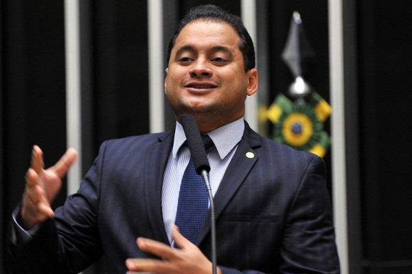 PF aponta senador como 'sustentáculo político' de esquema no INSS