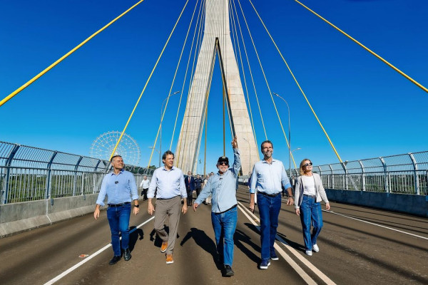 Lula inaugura ponte em Foz do Iguaçu e critica quem constrói muros