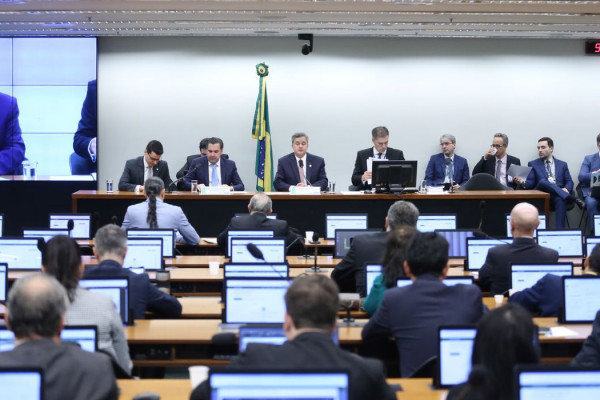 Comissão do Congresso aprova Orçamento de 2026 