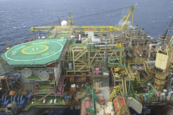 Mesmo com vazamento sanado, plataforma da Petrobras segue sem produção