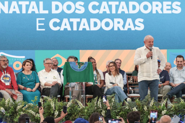 Lula defende que catadores tenham mais acesso à serviços públicos