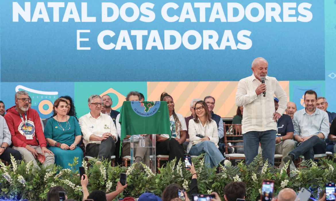 Lula defende que catadores tenham mais acesso à serviços públicos