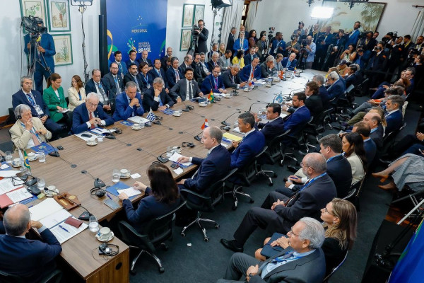 Lula tem reuniões bilaterais com presidentes do Panamá e Uruguai