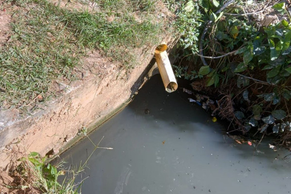 Quilombo em Cabo Frio denuncia despejo de esgoto na comunidade