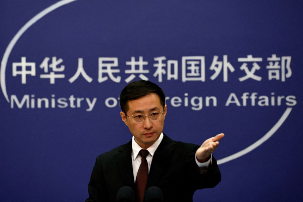 China diz que interceptação de navios pelos EUA é "violação grave"