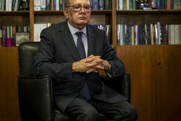 Mendes diz não ser contra código de conduta, mas defende debate no STF