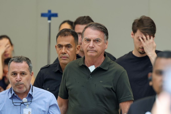 Moraes autoriza internação de Bolsonaro para realização de cirurgia 