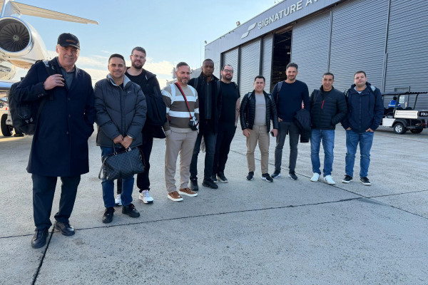 Técnico Carlo Ancelotti, ao lado da equipe da confederação, esteve nos países-sede da próxima Copa