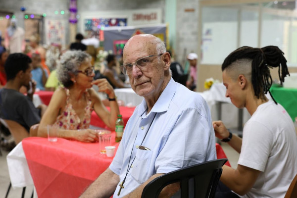Júlio Lancelotti promove almoço de natal para moradores de rua em SP