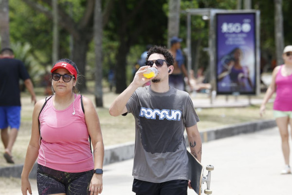 Natal tem sol forte e calor de até 40°C no Rio de Janeiro