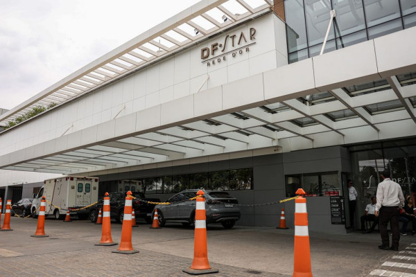 Bolsonaro passa por cirurgia após crise de soluço 