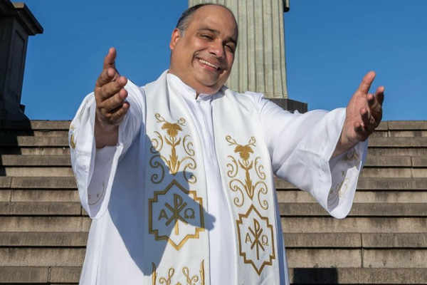 Padre Omar, reitor do Santuário Cristo Redentor, faz show na Lagoa 