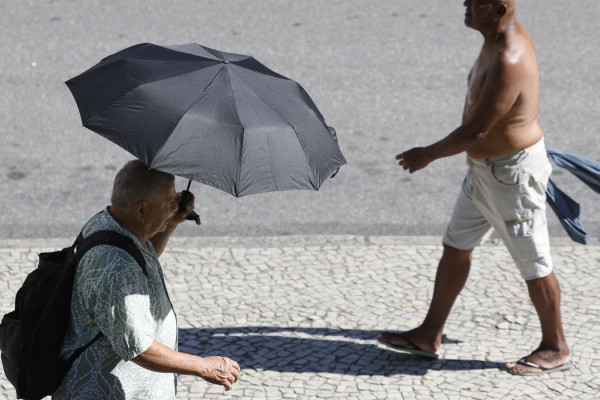 Rio terá calor intenso e chuvas isoladas até o réveillon
