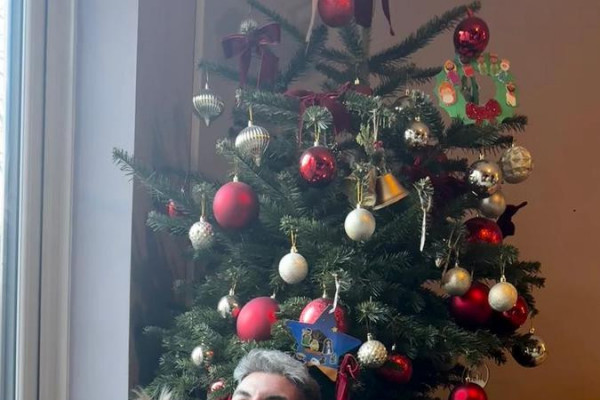 Maurício Gasparini é ao lado de sua esposa Renata e suas netas - Divulgação