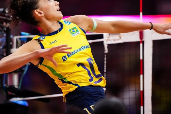 Gabi Guimarães é segunda melhor jogadora de vôlei do mundo em 2025