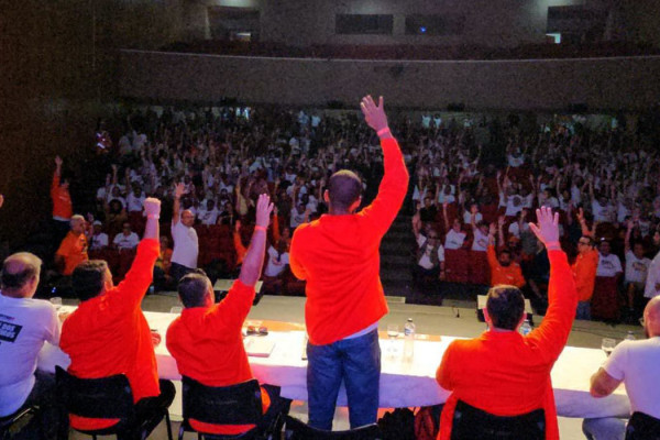 Petroleiros do Norte Fluminense suspendem greve após 16 dias