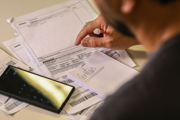 Salário mínimo de R$ 1.621 começa a valer nesta quinta-feira