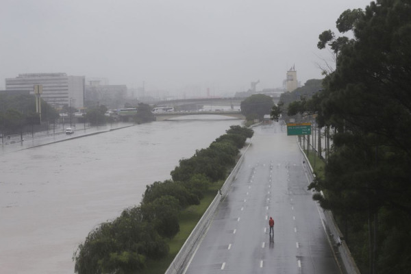 Defesa Civil de SP alerta para chuva intensa nos primeiros dias do ano