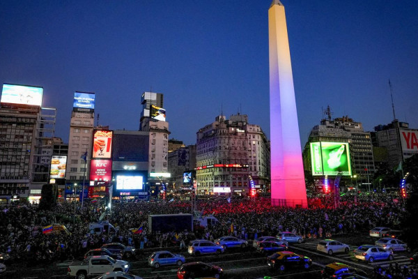 Venezuelanos no exterior reagem a ataque dos EUA e queda de Maduro