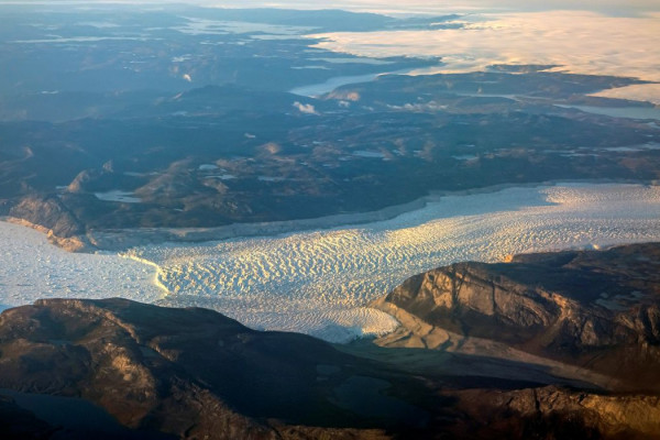 Após Venezuela, Trump ameaça tomar Groenlândia e atacar Colômbia