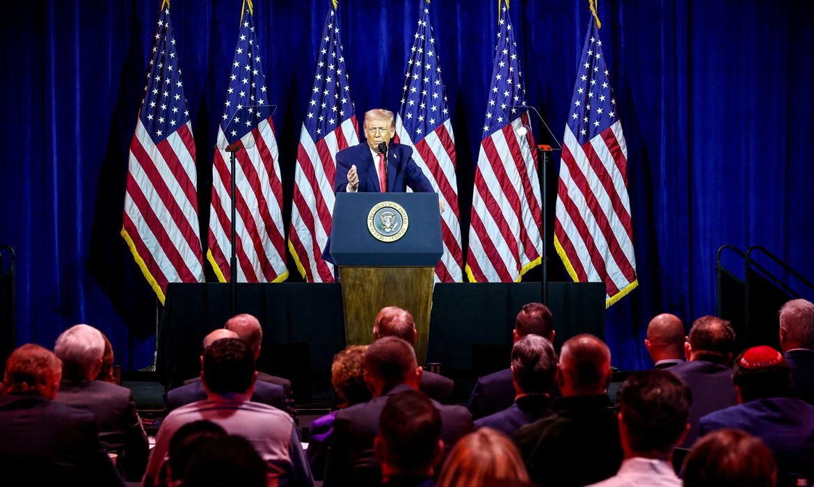 Após ameaçar Groenlândia, Trump menospreza peso de europeus na Otan