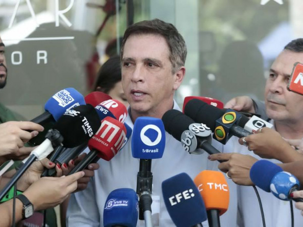 Médico de Bolsonaro confirma traumatismo craniano leve