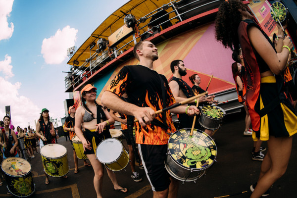 Bateria Maculosa, da USP, é uma das atrações do bloco