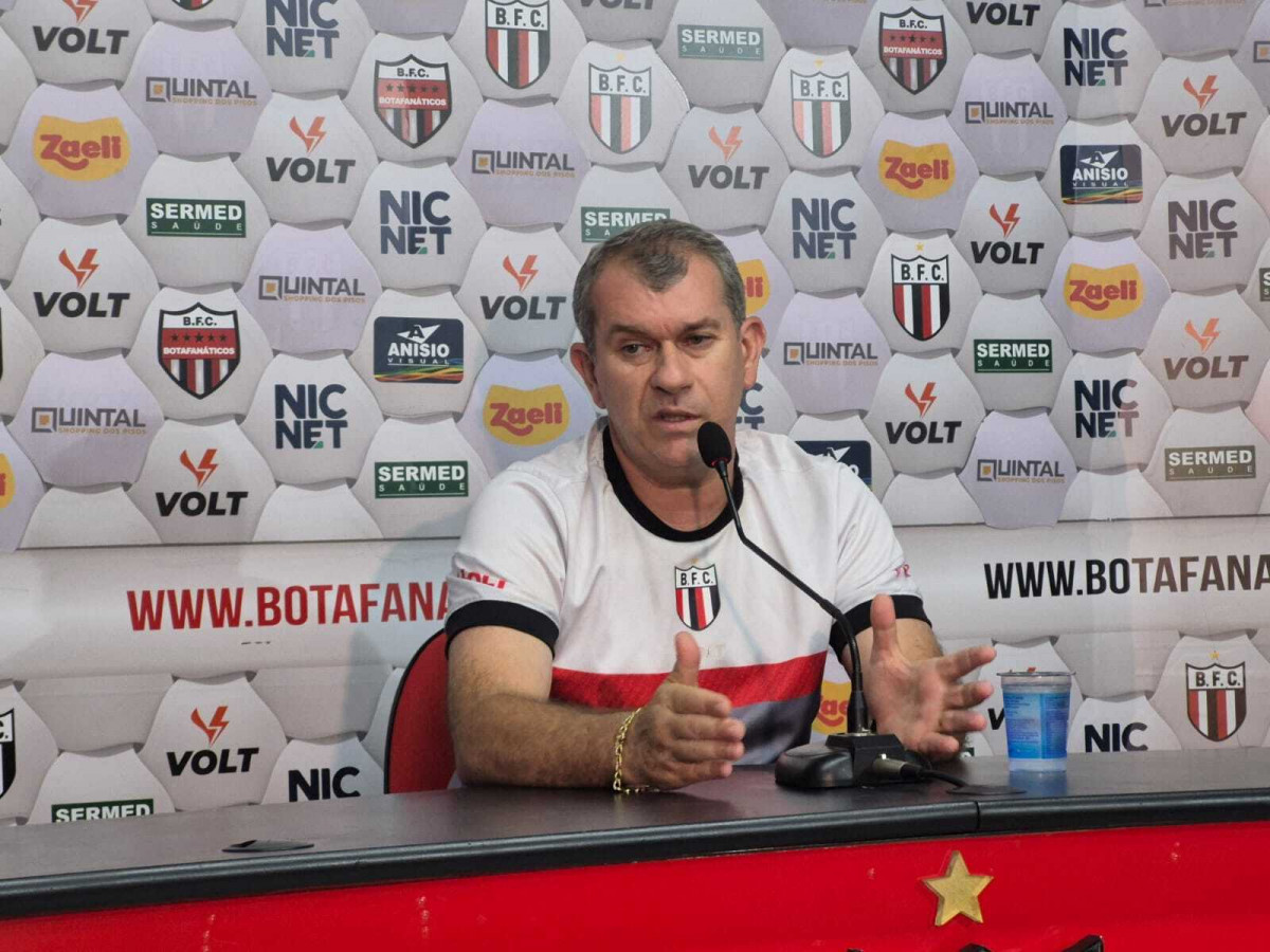 Claudio Tencati, técnico do Botafogo de Ribeirão Preto