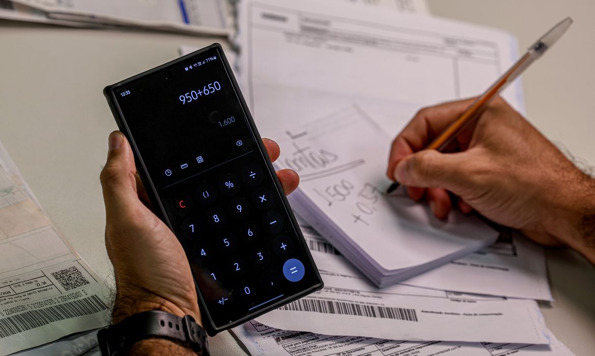 Lula sanciona com vetos lei que prevê regras mais rígidas para devedor