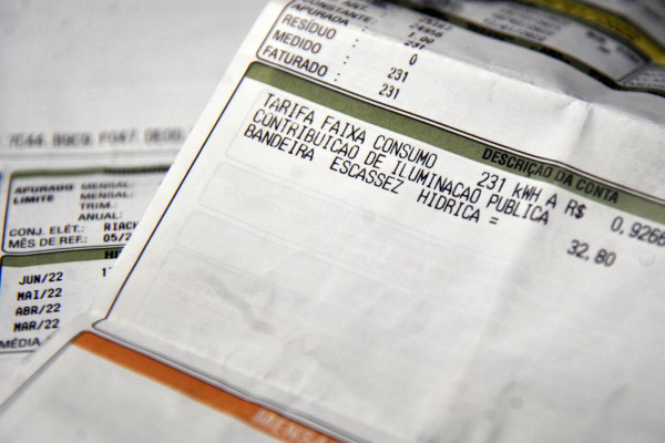 Aneel divulga calendário para anúncio de bandeiras tarifárias em 2026