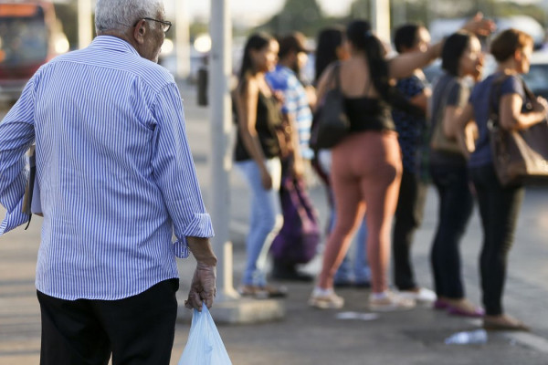 Teto de pensionista e aposentado do INSS sobe para R$ 8.475,55 em 2026