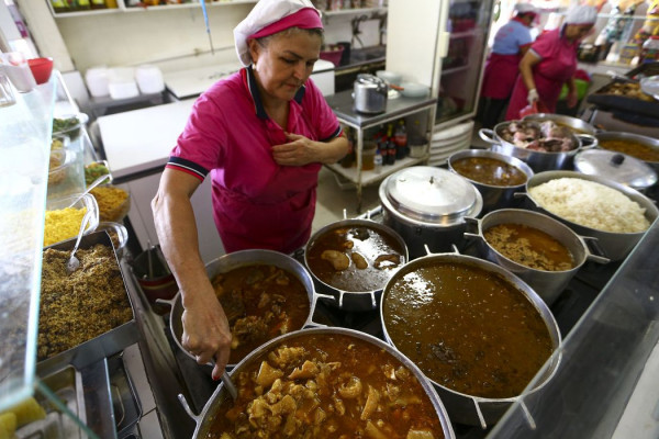 Cresce contratação de pessoas 50+ no comércio e nos serviços em SP