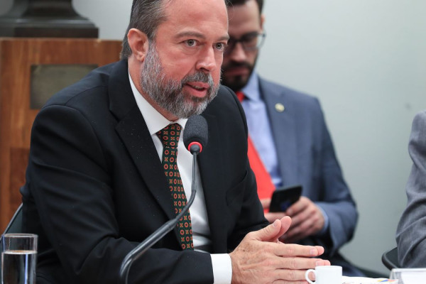 Brasil busca ampliar com sauditas parcerias em minerais críticos