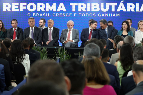 Lula cria comitê gestor e lança plataforma da reforma tributária