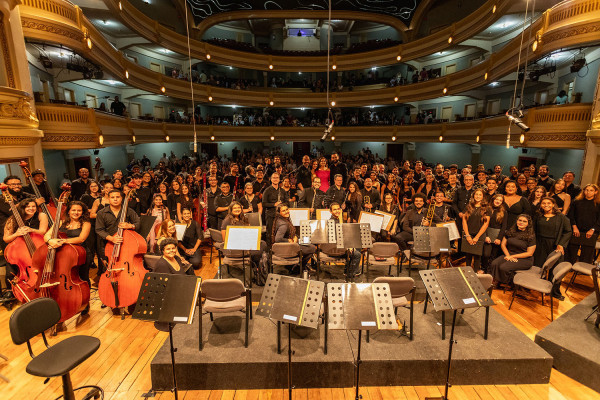 Para os interessados em conhecimento musical, a seleção busca jovens que queiram estudar canto ou aprender a tocar instrumentos