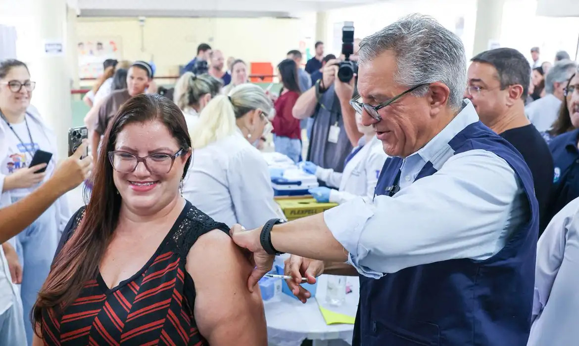 Botucatu inicia vacinação contra dengue com imunizante do Butantan