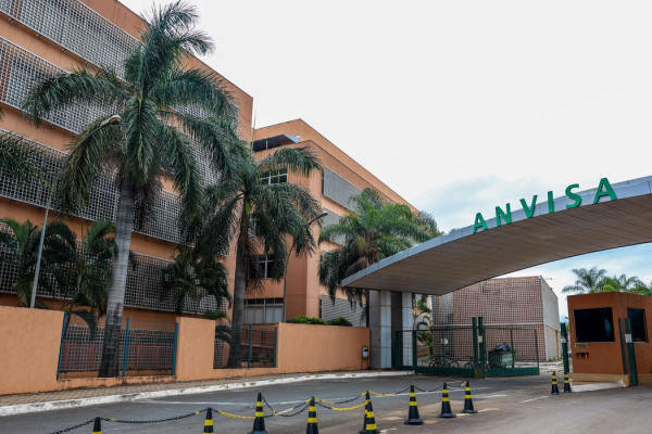 Anvisa manda recolher decoração de alimentos com plástico e glitter