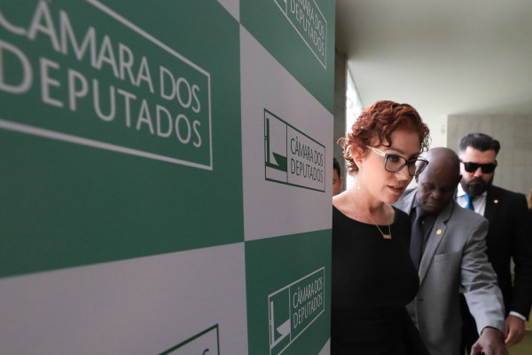 Itália julga extradição de Carla Zambelli, nesta terça-feira 