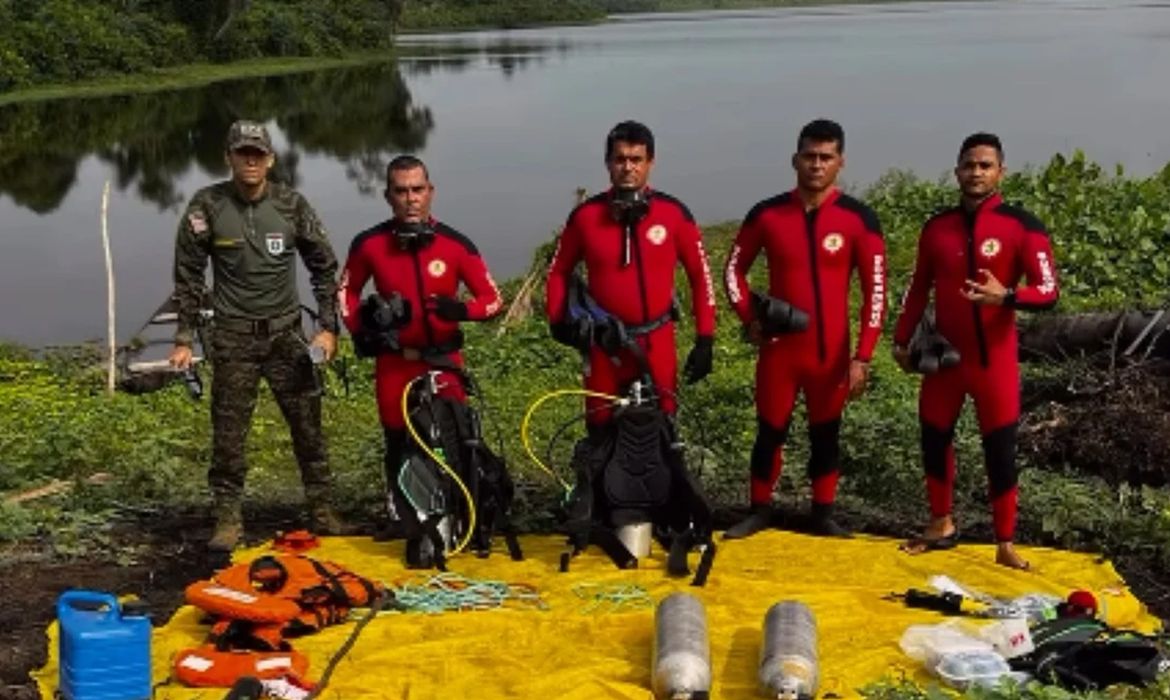 Após alta hospitalar, primo de crianças desaparecidas auxilia na busca