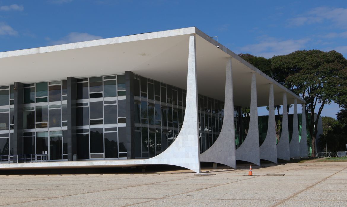 Psol aciona STF contra gratificação faroeste a policiais que matam