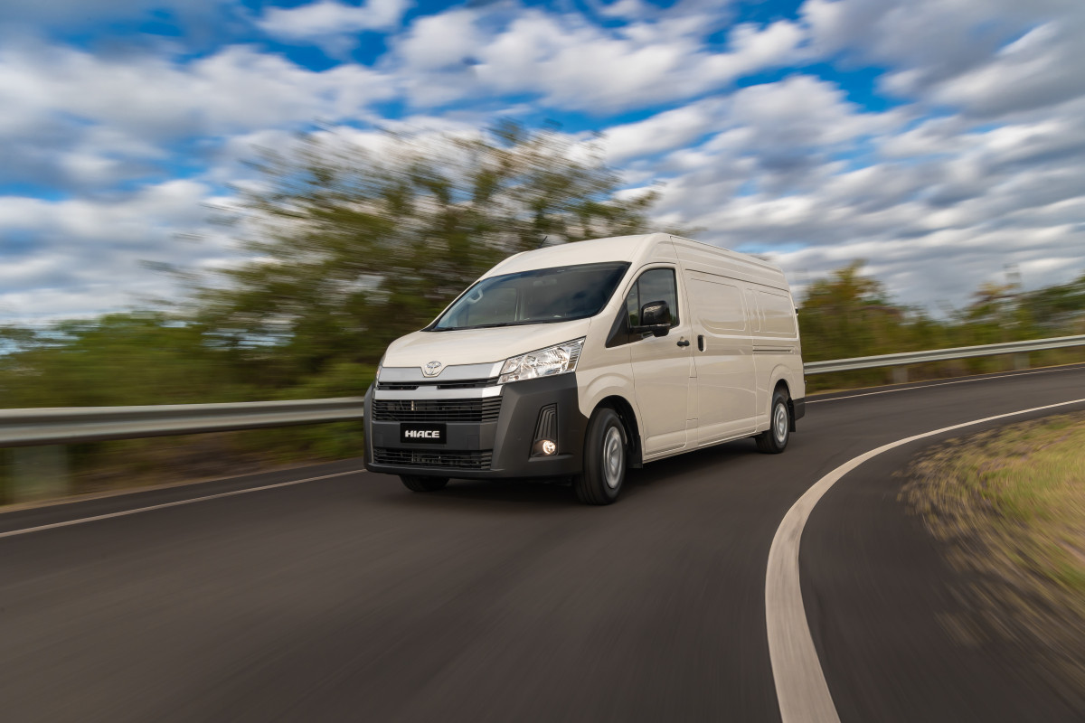 Furgão traz o consagrado conjunto mecânico da caminhonete Hilux