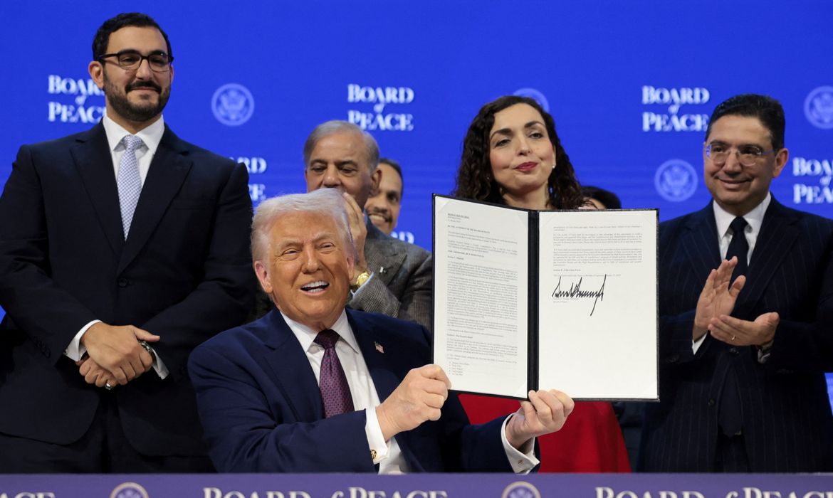 Trump lança em Davos Conselho de Paz criado por ele